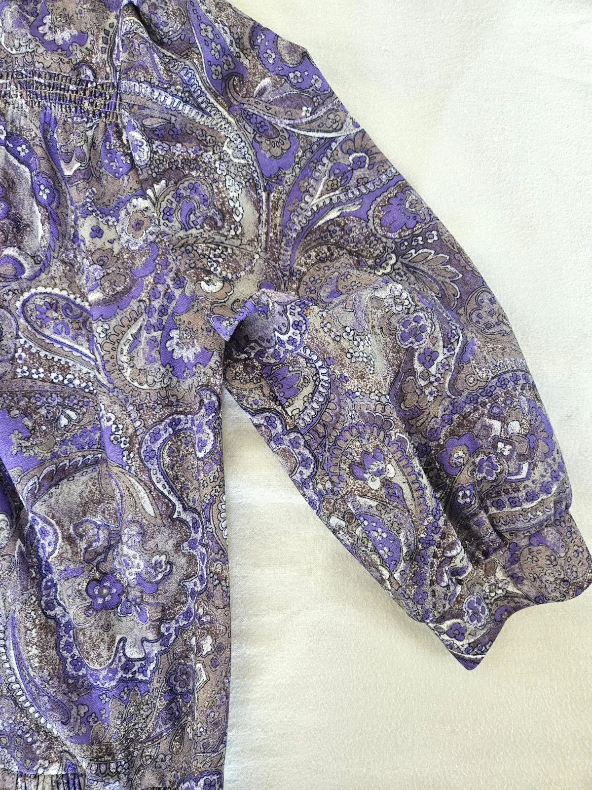 Zachte vintage blouse met paarse print | L