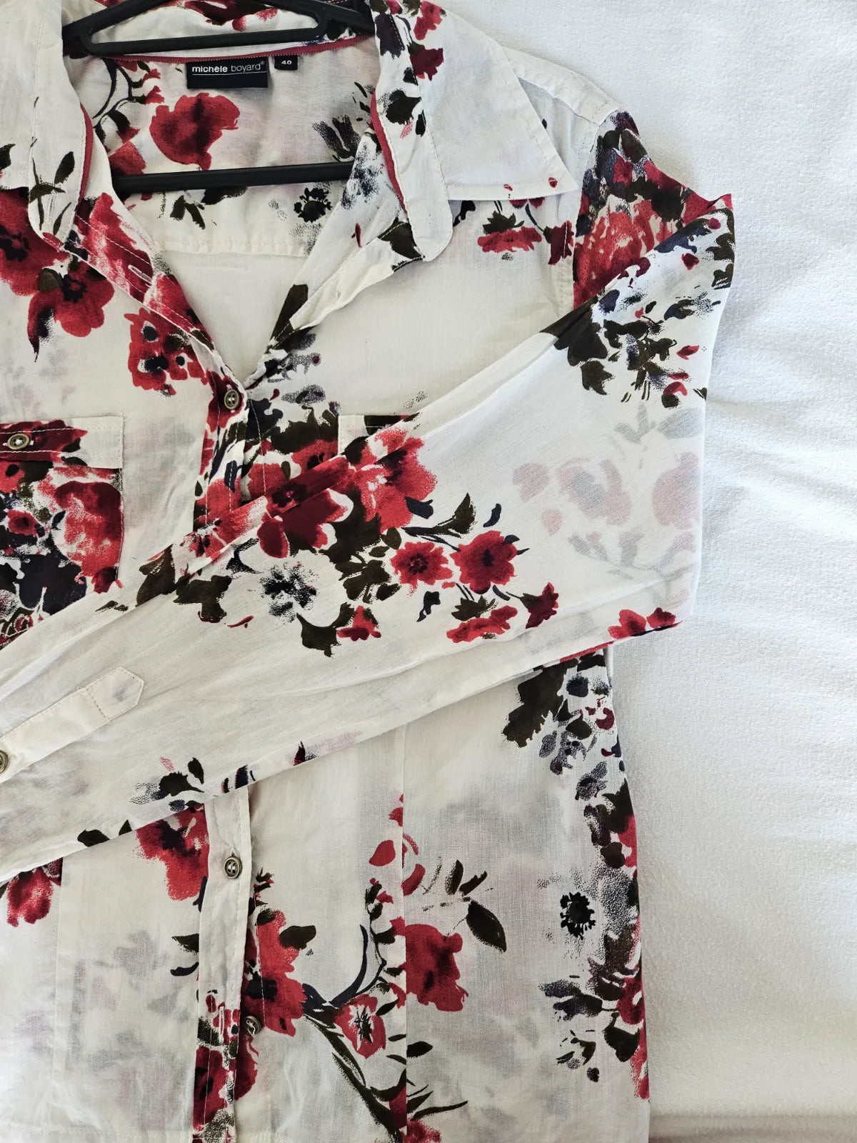 Zachte vintage blouse met rode bloemen | S