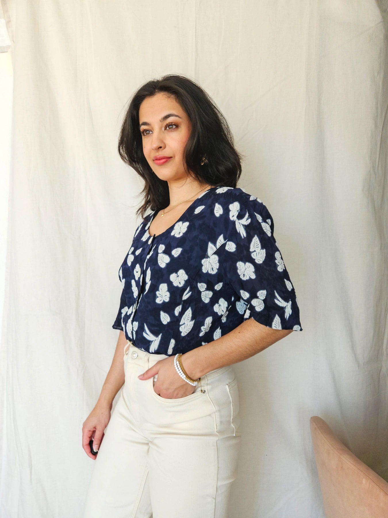 Tess - vintage top with white flowers, viscose | M