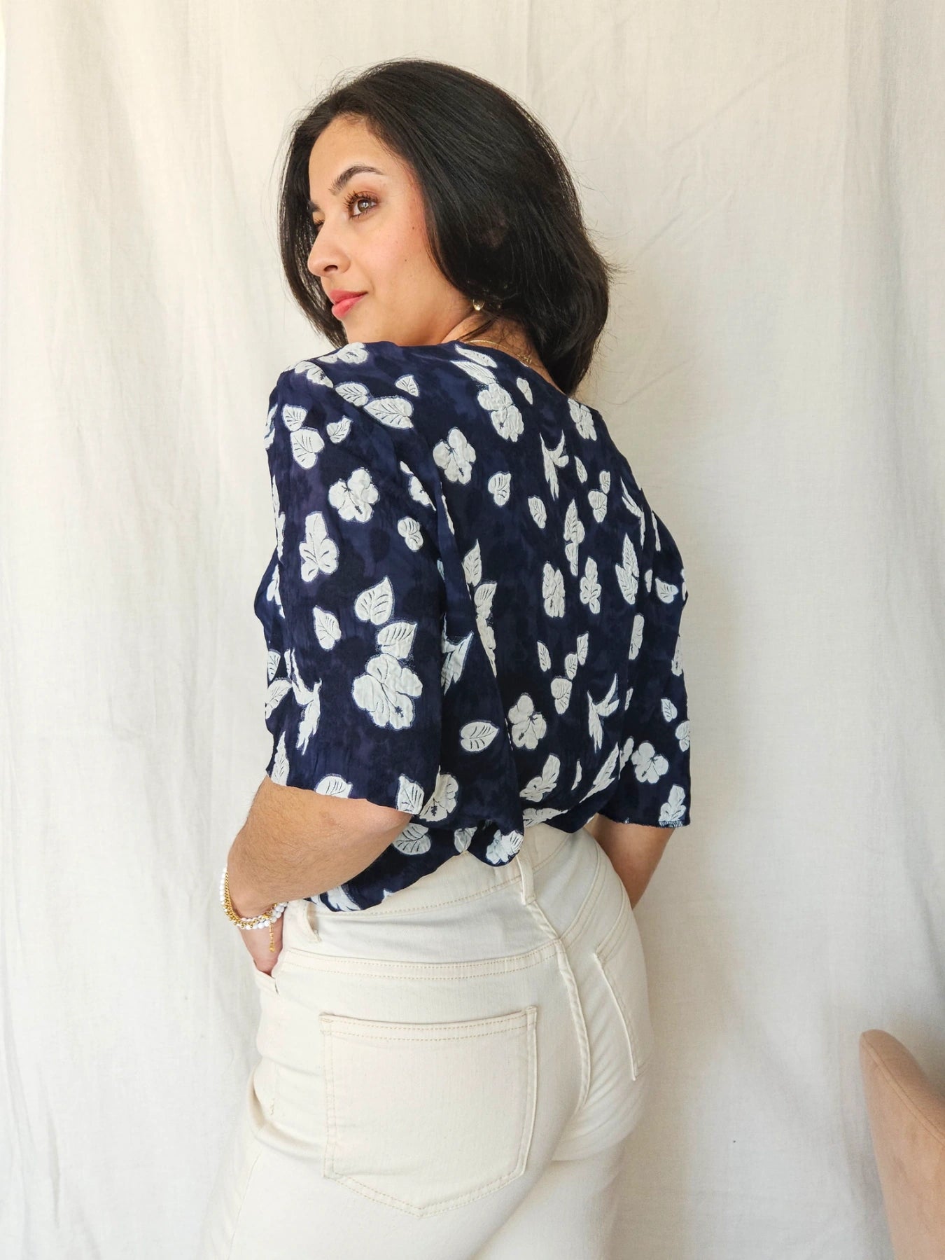 Tess - vintage top with white flowers, viscose | M