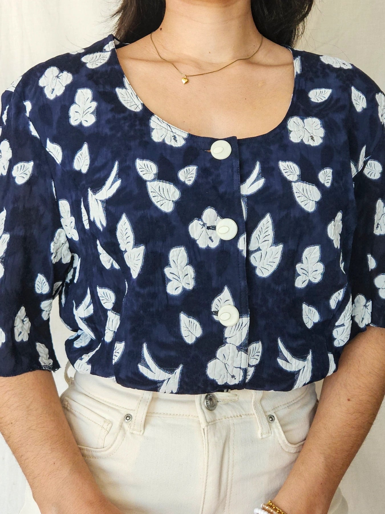 Tess - vintage top with white flowers, viscose | M