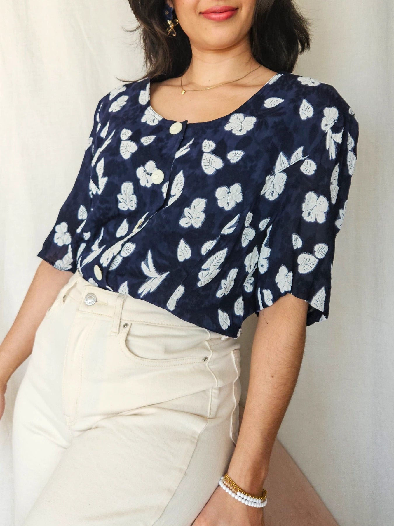 Tess - vintage top with white flowers, viscose | M
