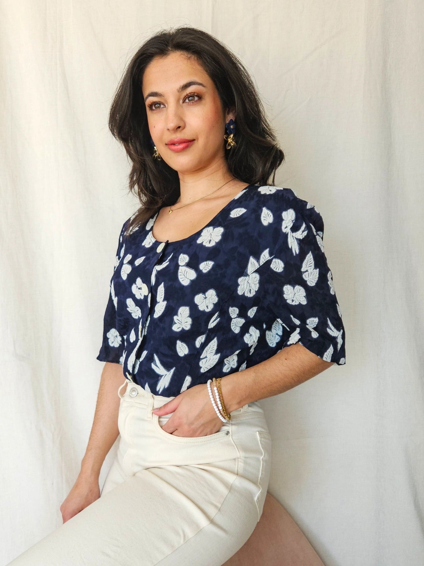 Tess - vintage top with white flowers, viscose | M
