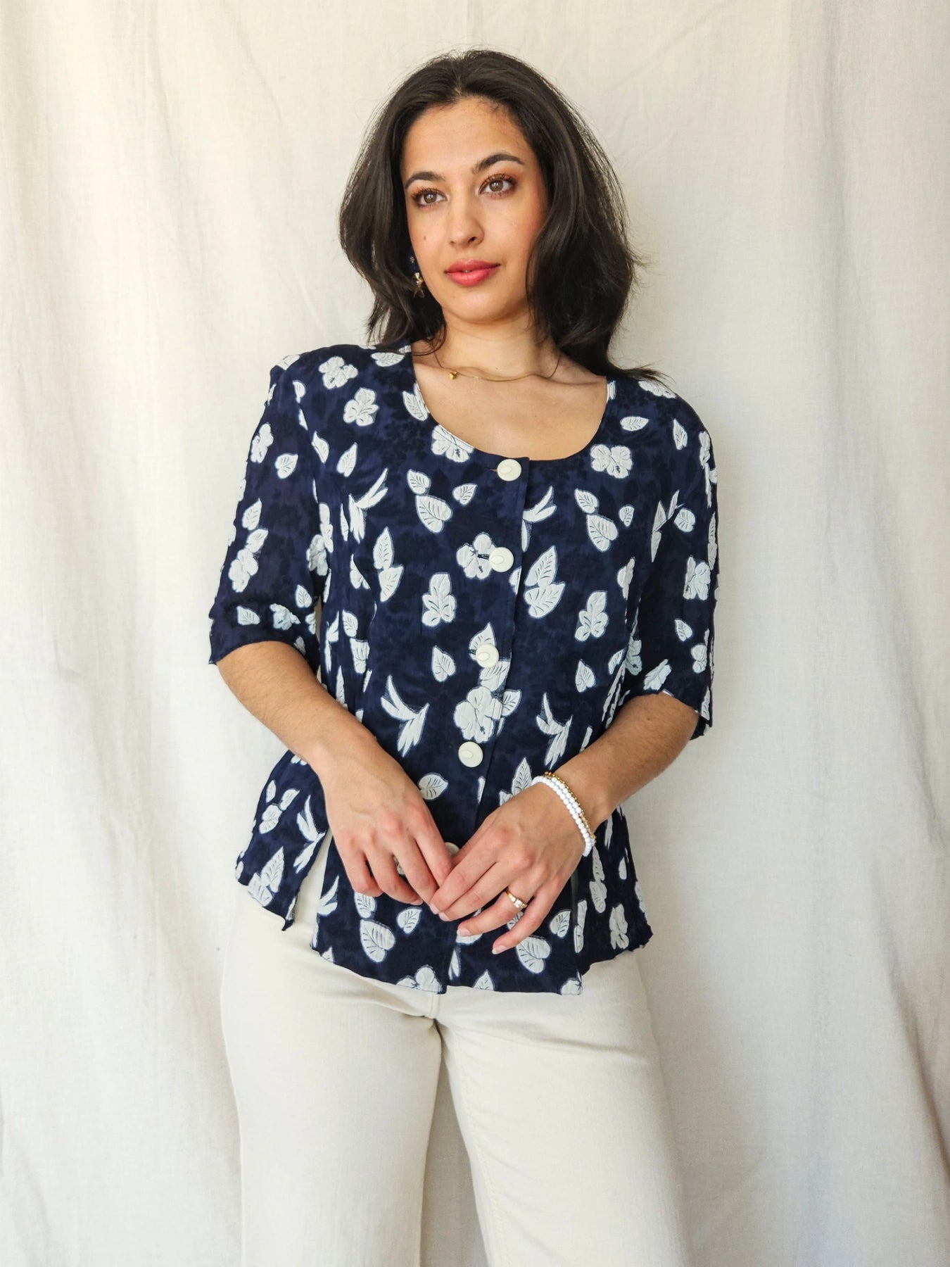 Tess - vintage top with white flowers, viscose | M