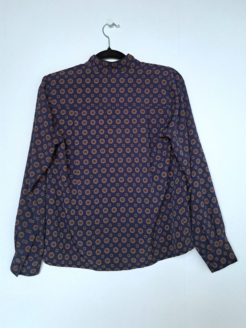 donkerblauwe blouse met print
