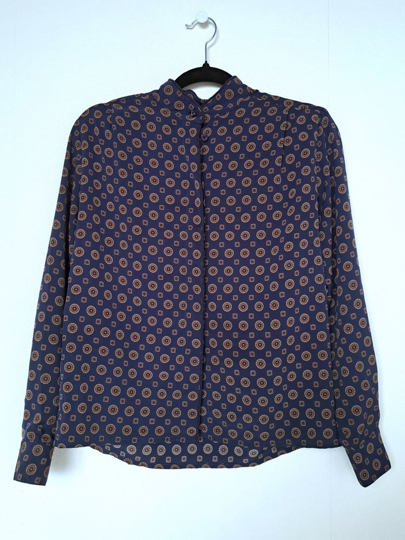 donkerblauwe blouse met print