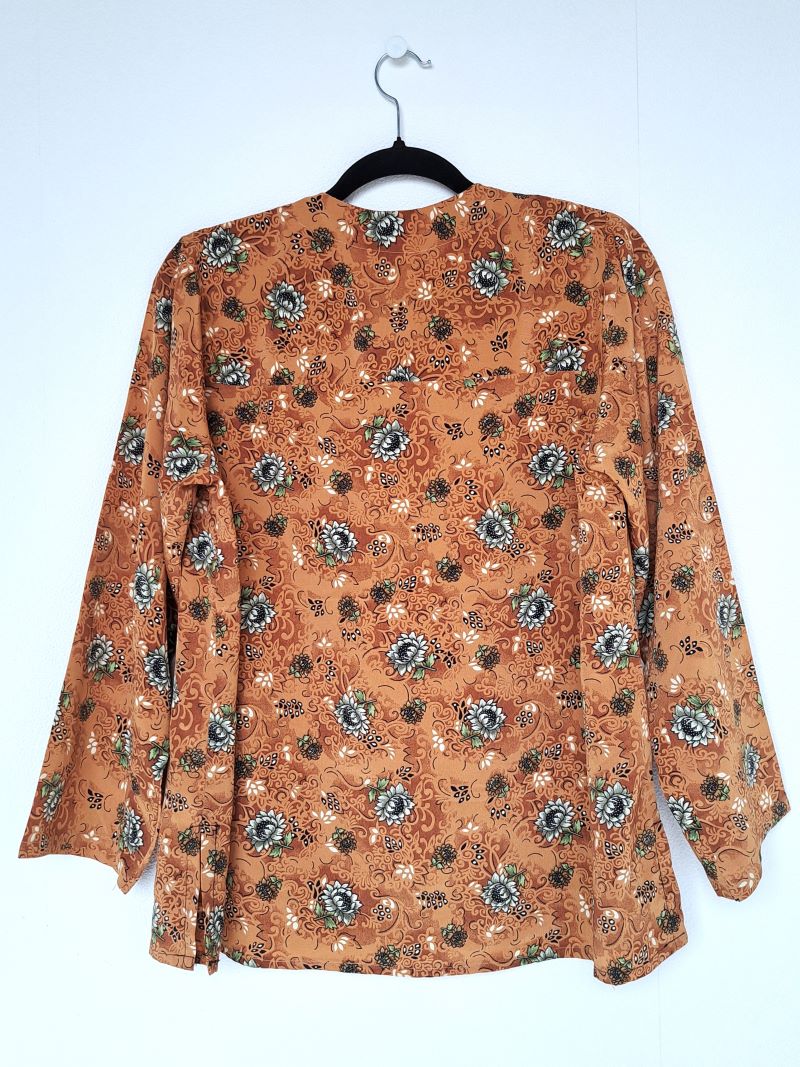 bruine blouse met bloemenprint