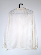 witte zijden blouse