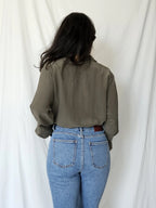 Olijfkleurige 100% zijden blouse | L