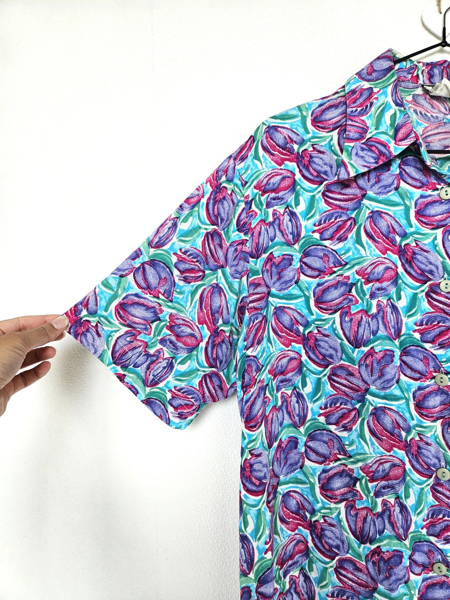 Viscose vintage blouse met paarse bloemen | L