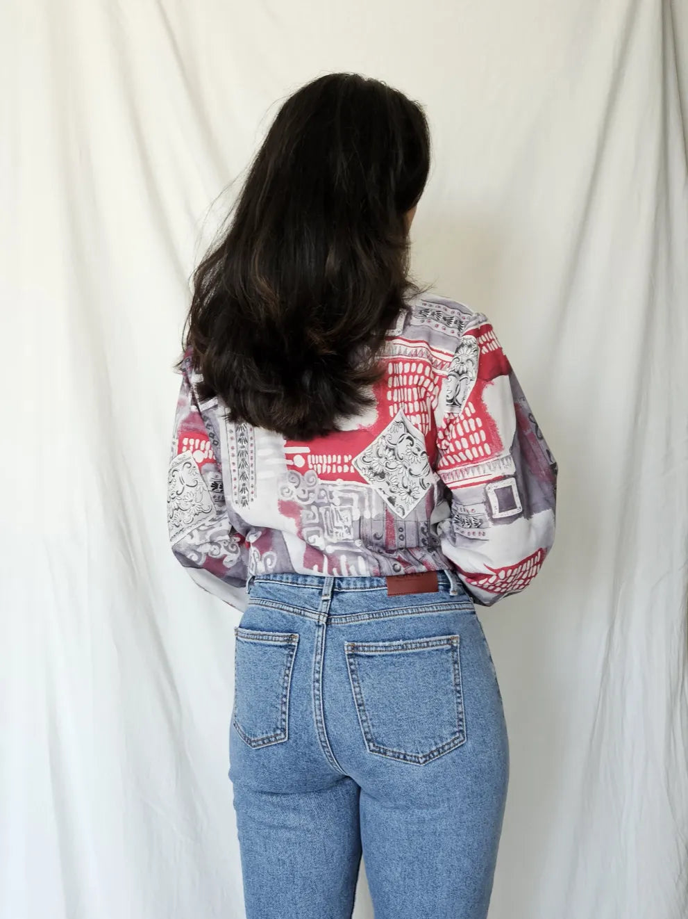 Vintage blouse met grijze en rode print | L