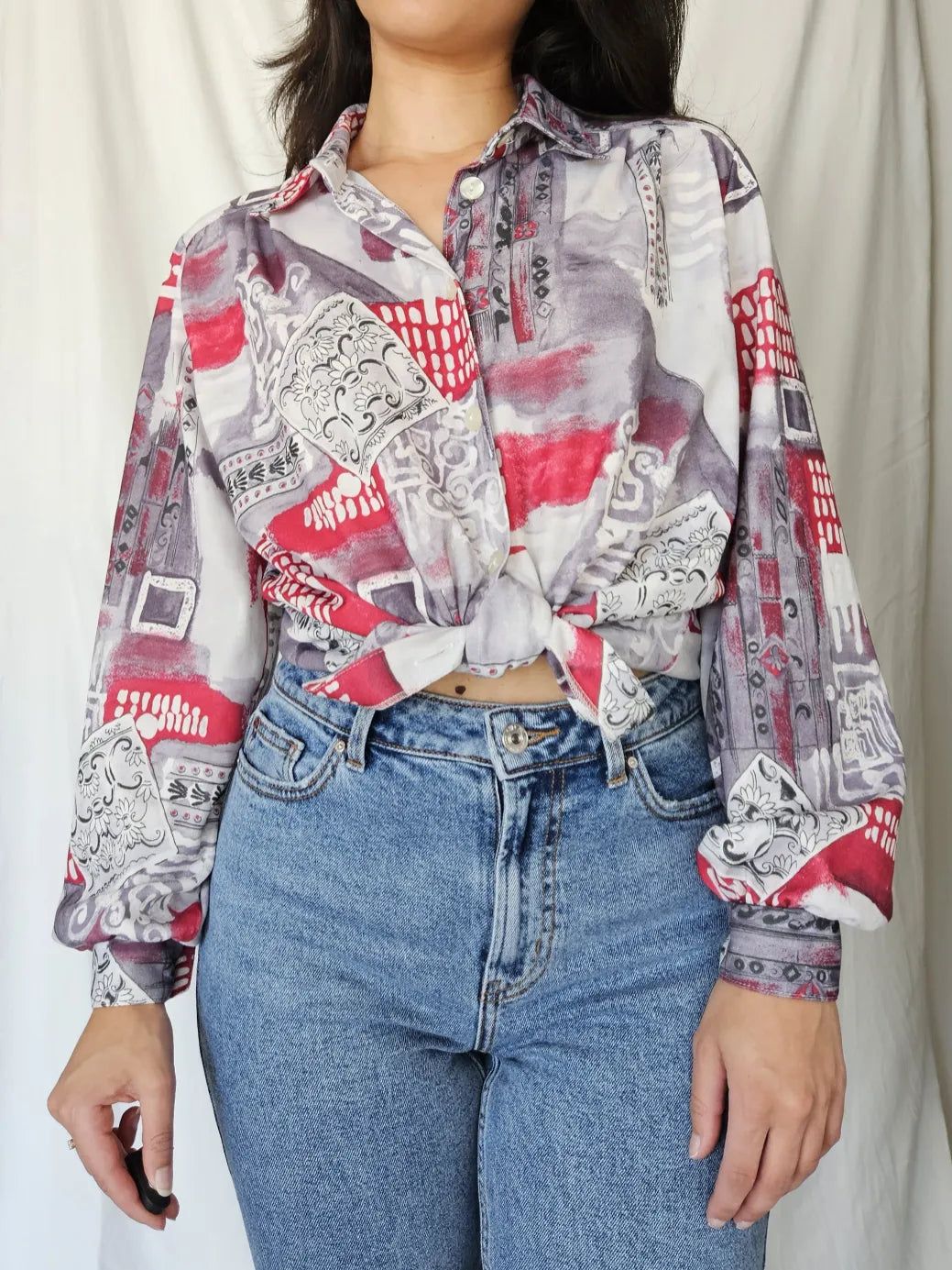 Vintage blouse met grijze en rode print | L