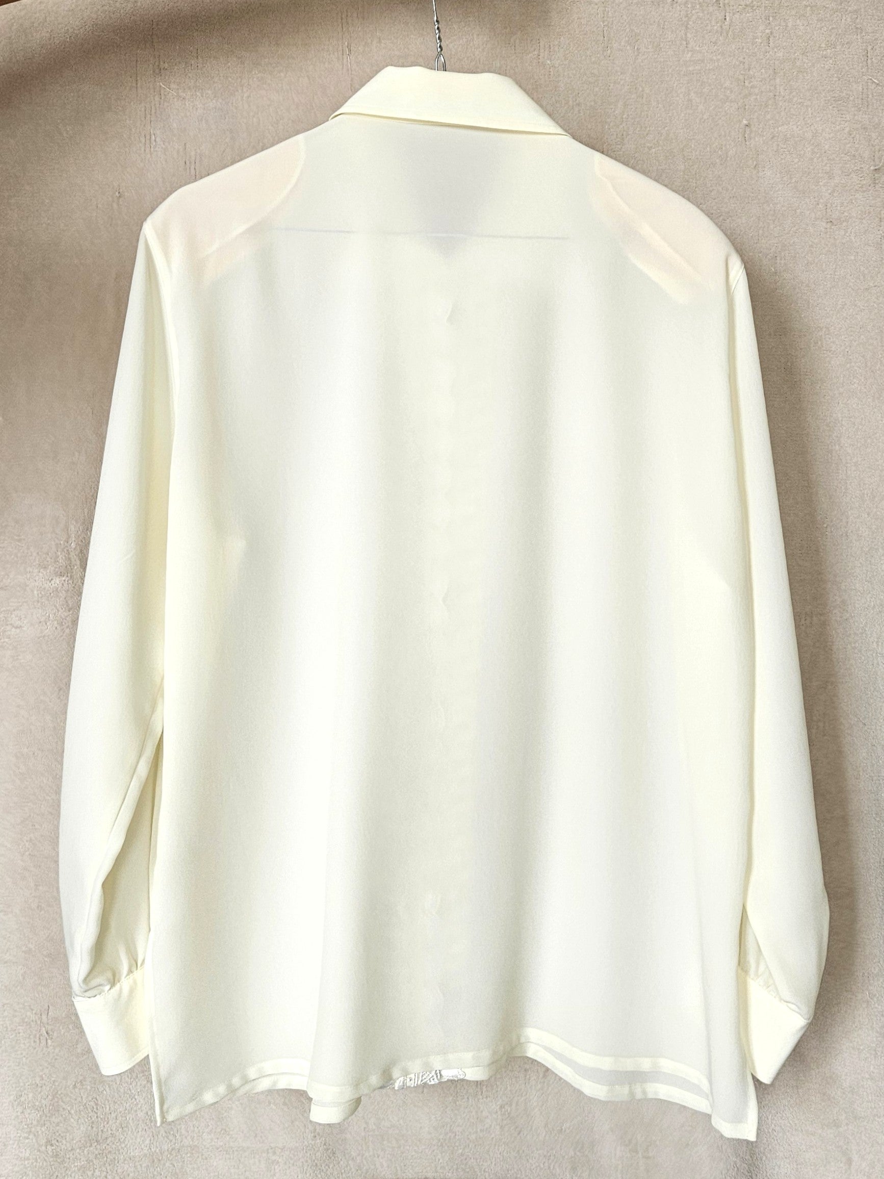 Pastelgele vintage blouse met kant en gouden knopen | XL