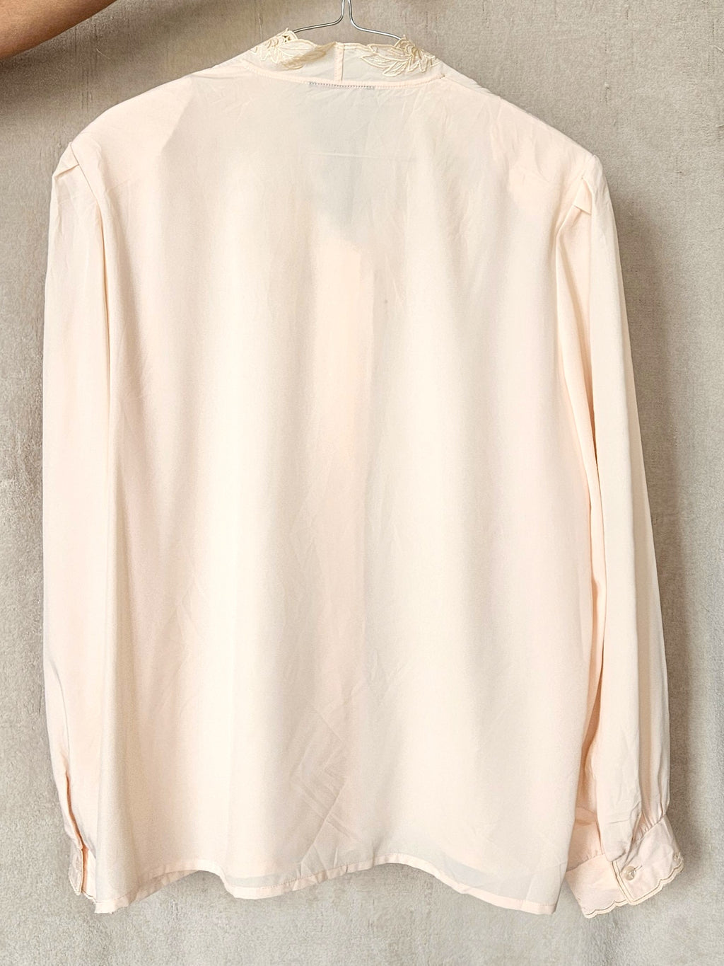 Pasteloranje vintage blouse met kanten versieringen | XL