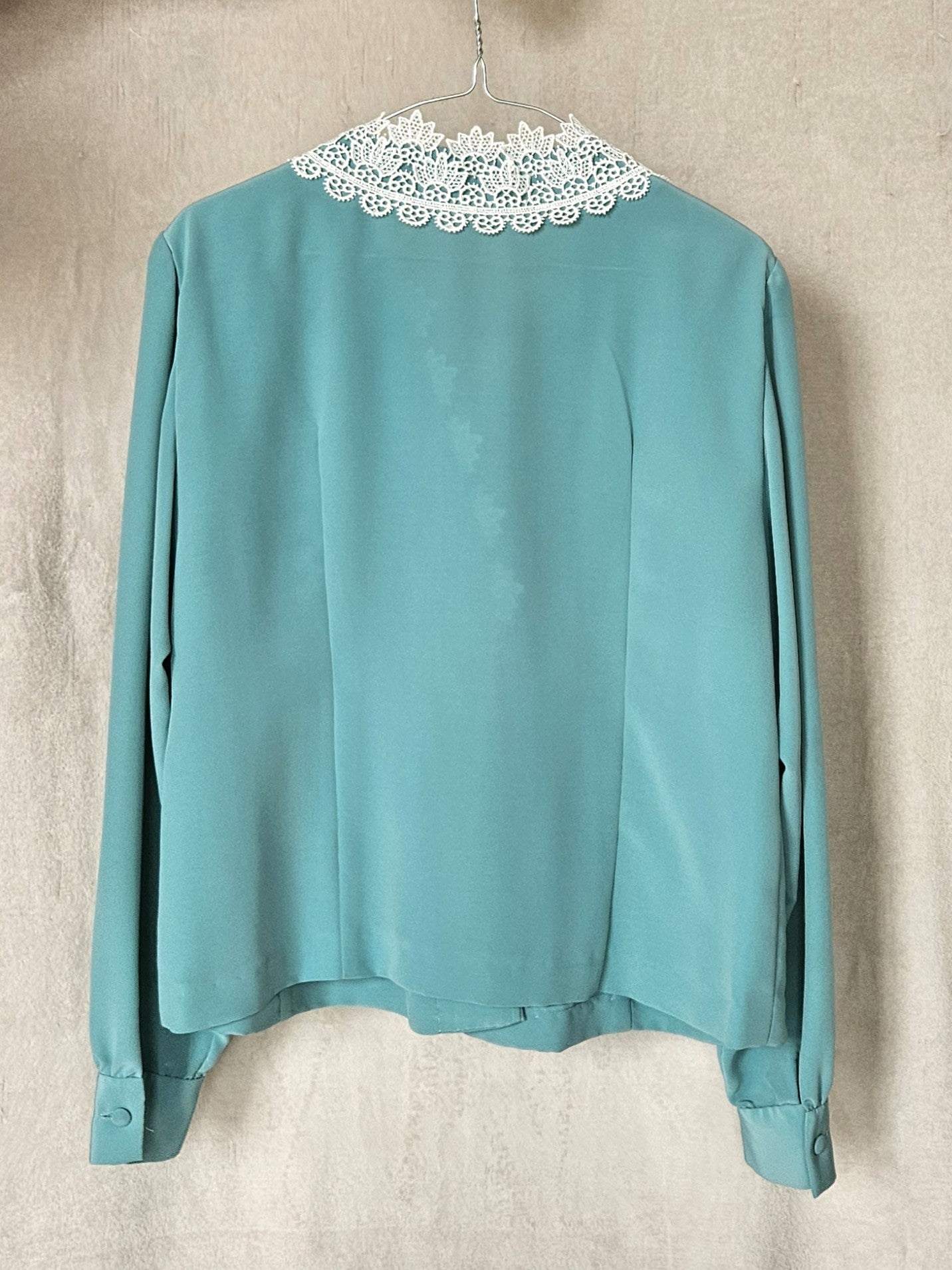 Handwerk azuurblauwe vintage blouse met wit kant | L