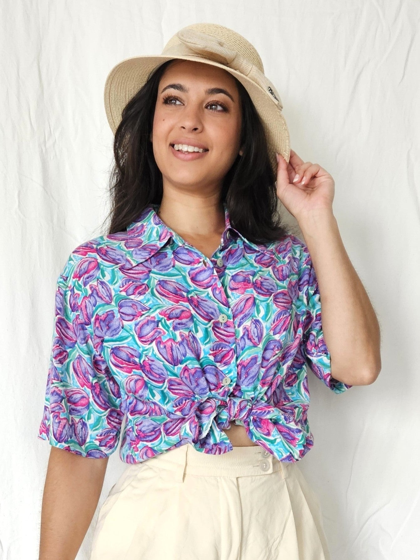 Viscose vintage blouse met paarse bloemen | L
