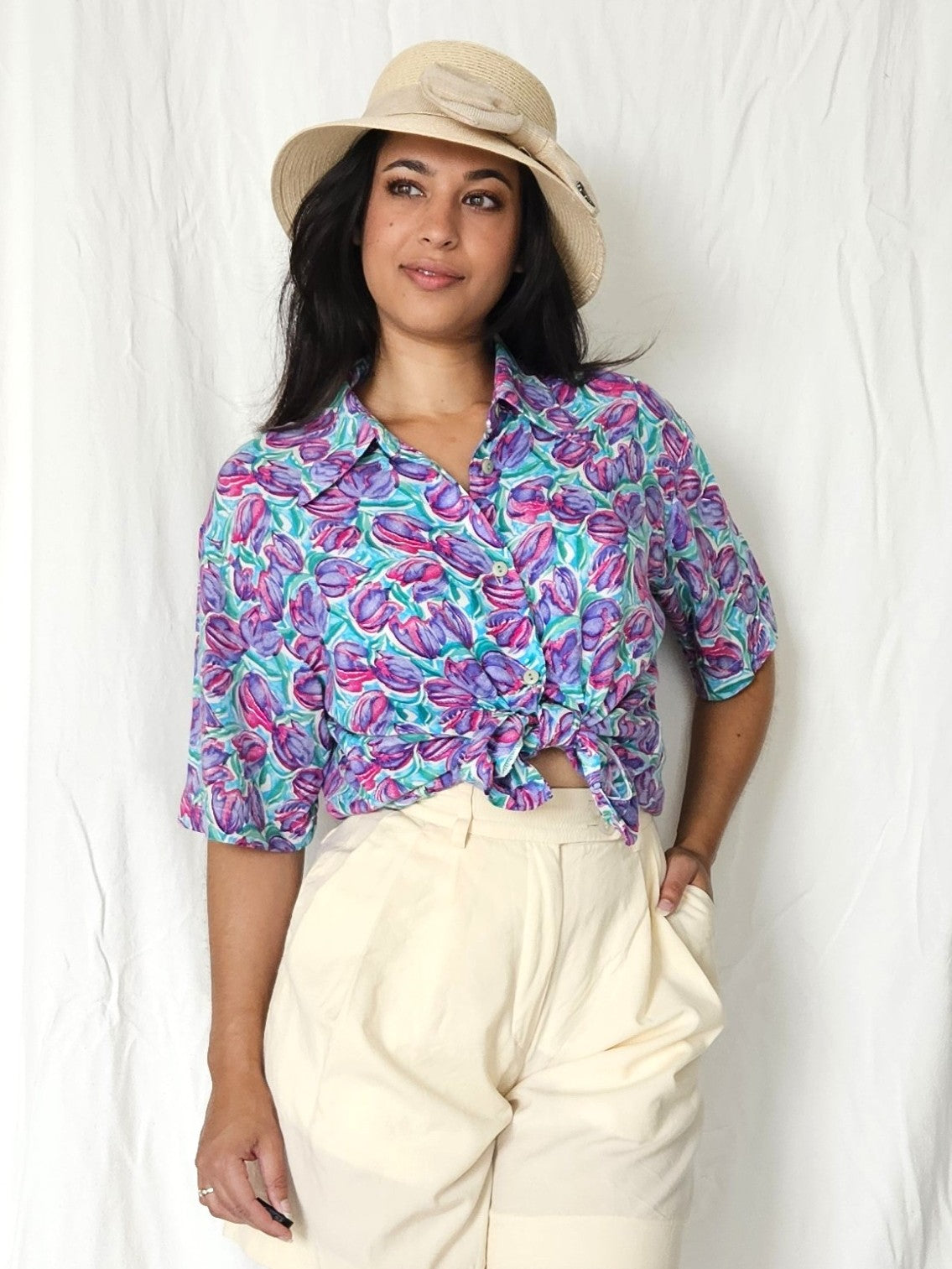 Viscose vintage blouse met paarse bloemen | L