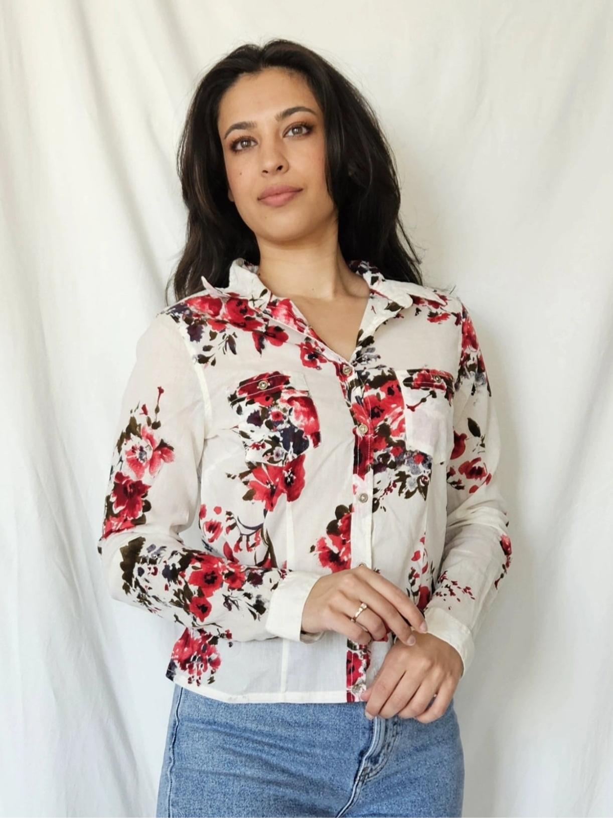 Zachte vintage blouse met rode bloemen | S