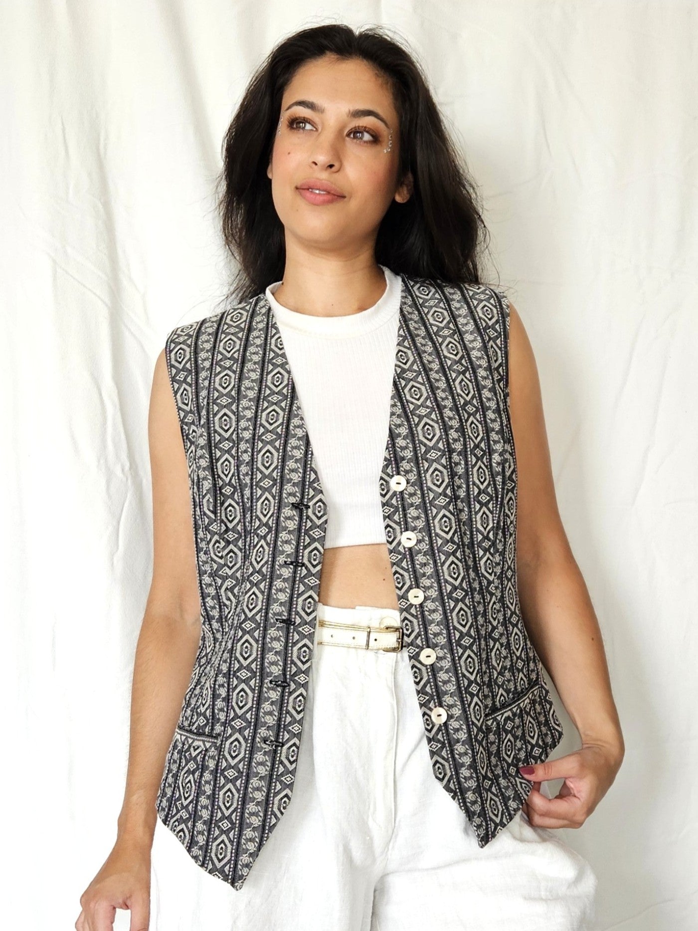 Katoenen vintage gilet met witte borduursels | M/L