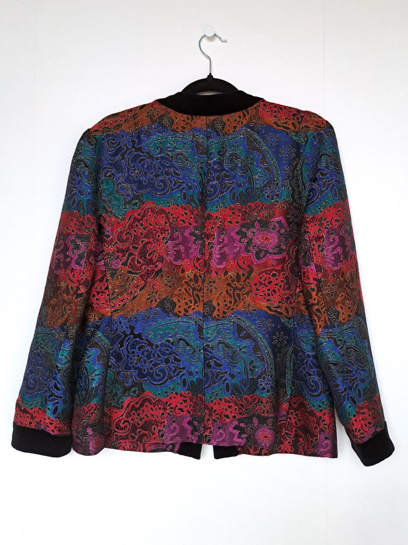 vintage jasje met gekleurde print