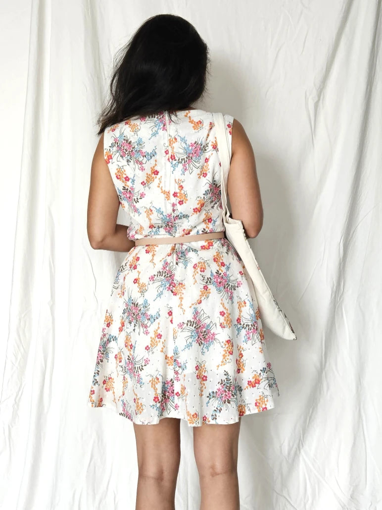 Witte A-lijn vintage jurk met 60s bloemenprint | S
