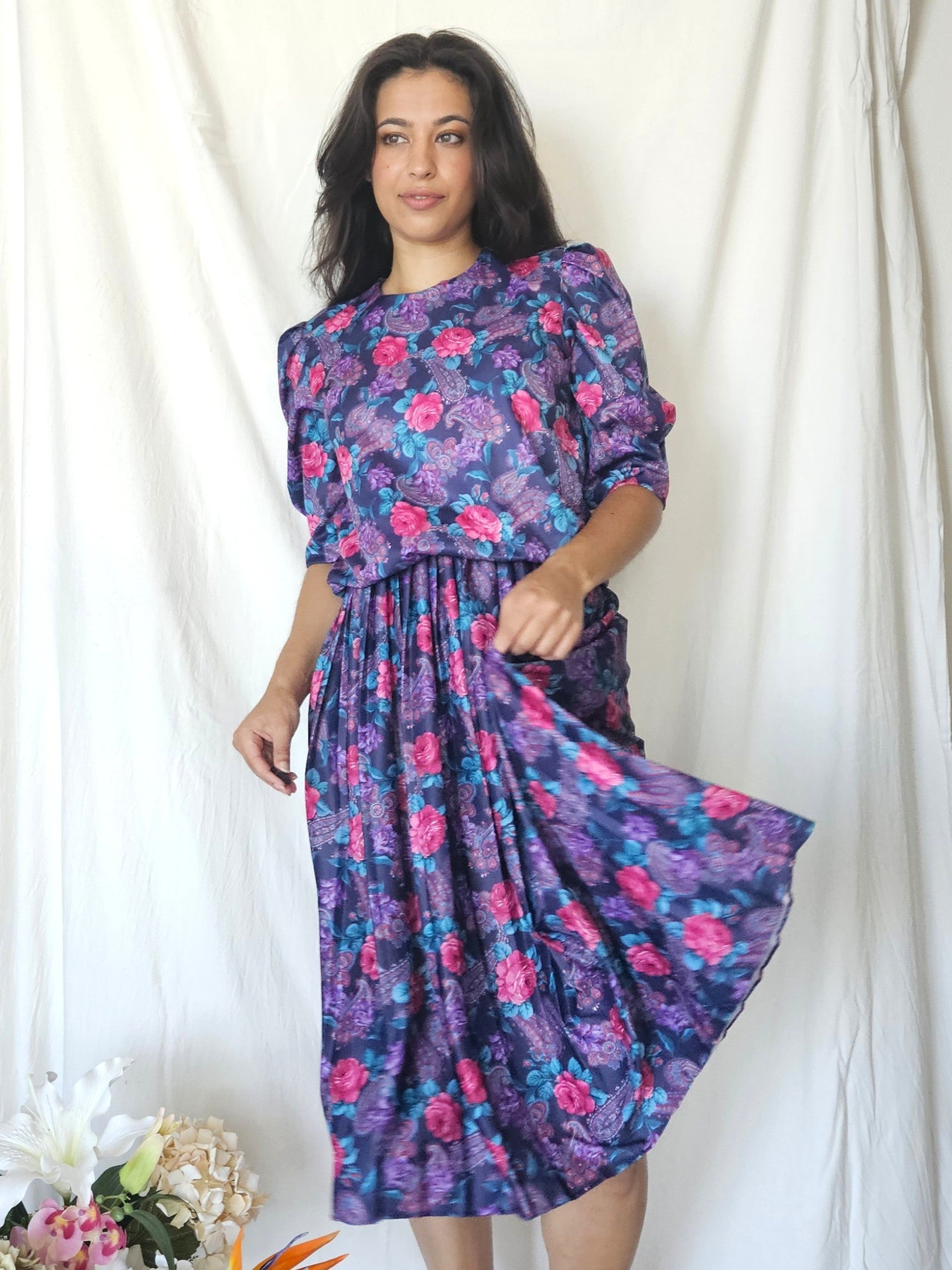 Zwierige 80s vintage jurk met lichte glans | M