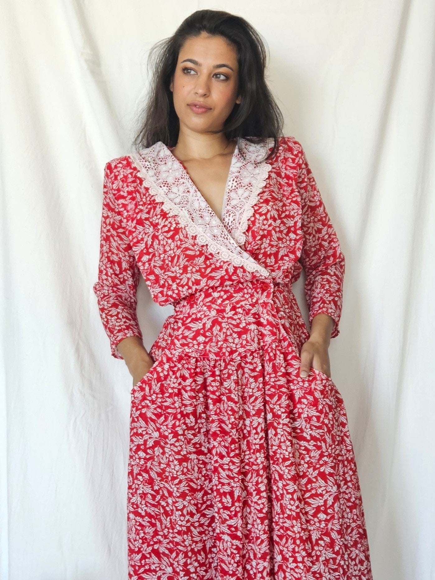 Rode vintage overslag jurk met kant | XS