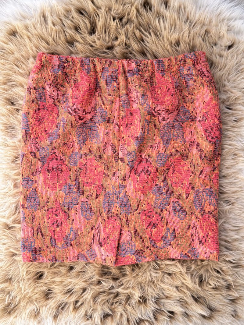 gebreide rok met roze bloemenprint