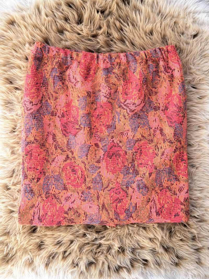 gebreide rok met roze bloemenprint