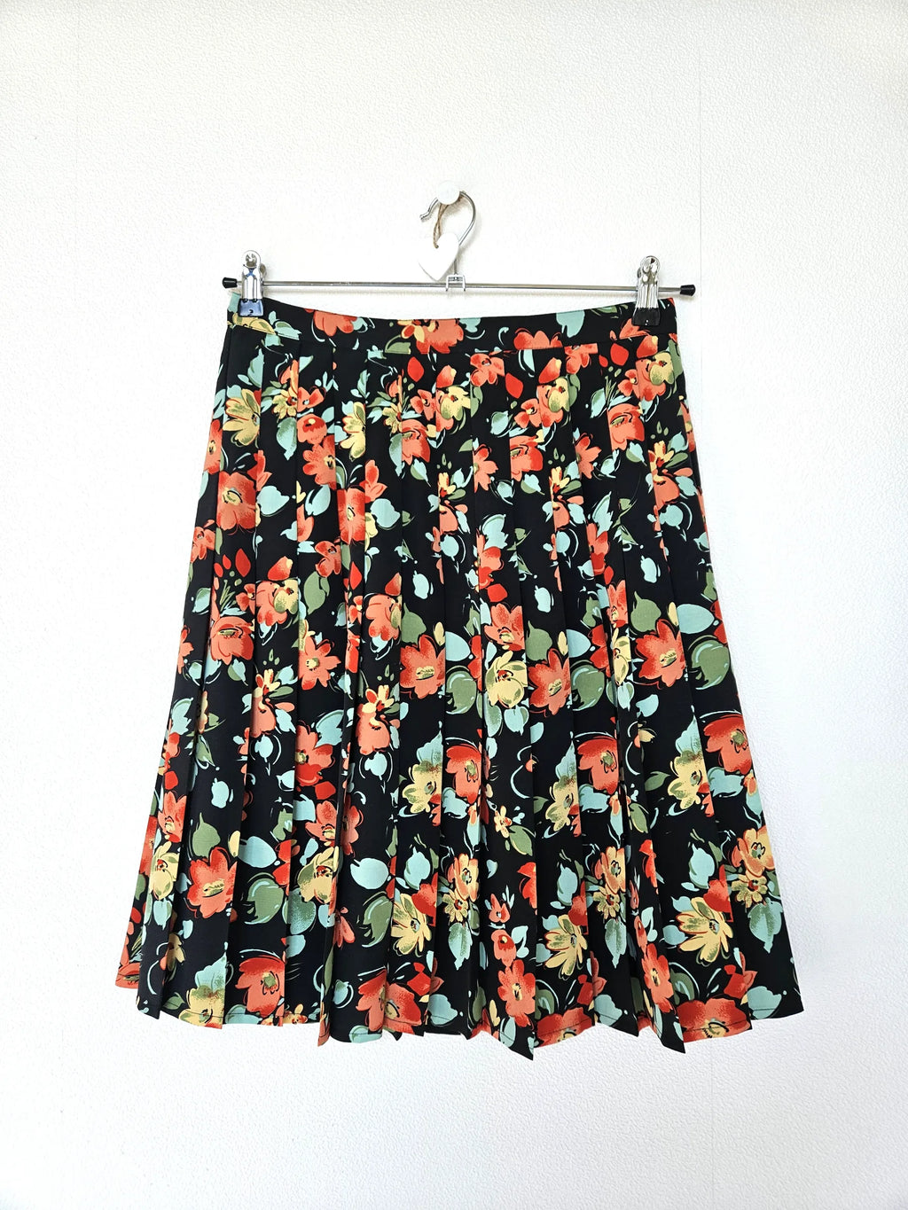 Korte zwarte vintage rok met bloemen | L