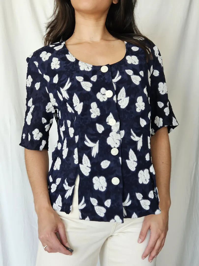 Donkerblauwe vintage top met witte bloemen | M