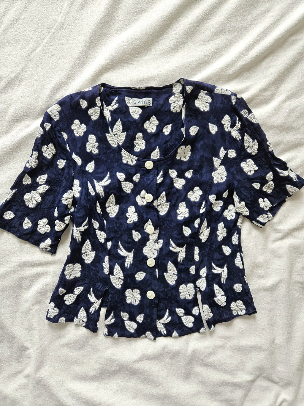 Donkerblauwe vintage top met witte bloemen | M