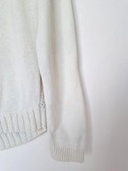 mouw van witte trui
