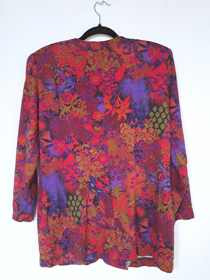 Vest met knopen en gekleurde bloemenprint