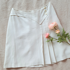 witte rok liggend