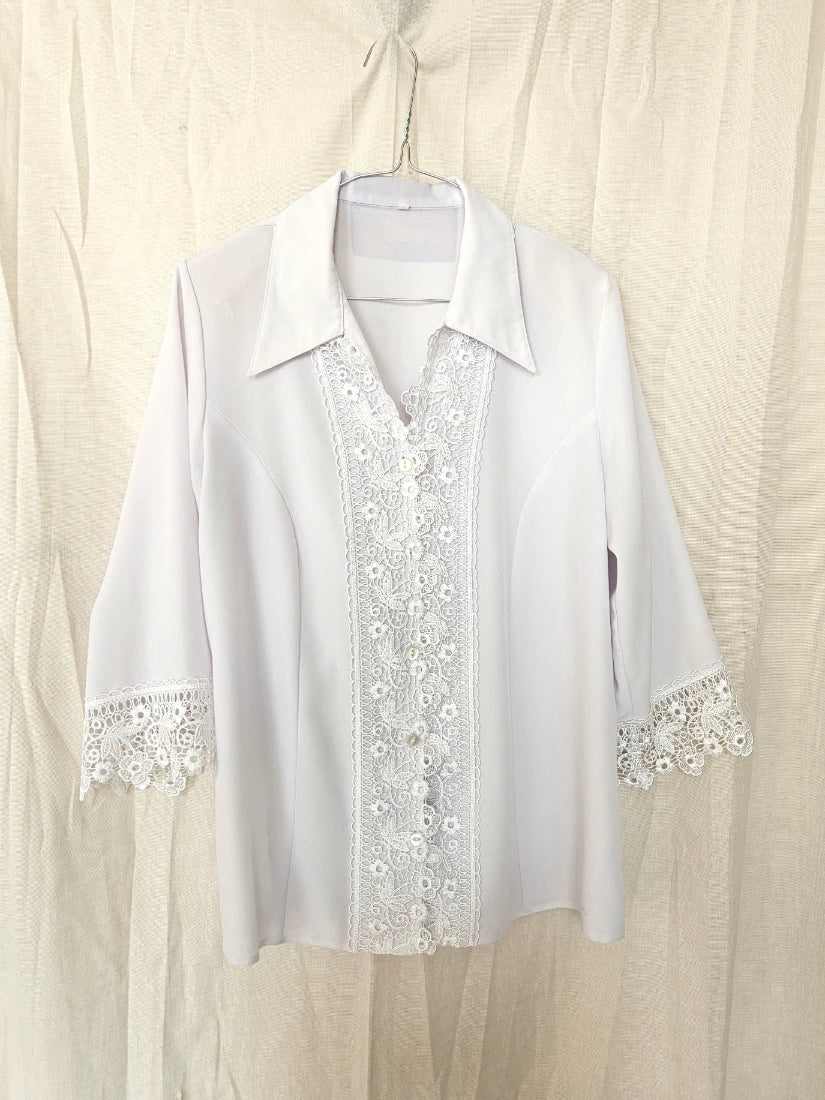Lichtgrijze vintage blouse met kant | S