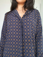 donkerblauwe vintage blouse met print