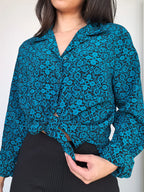 blouse met donkerblauwe print