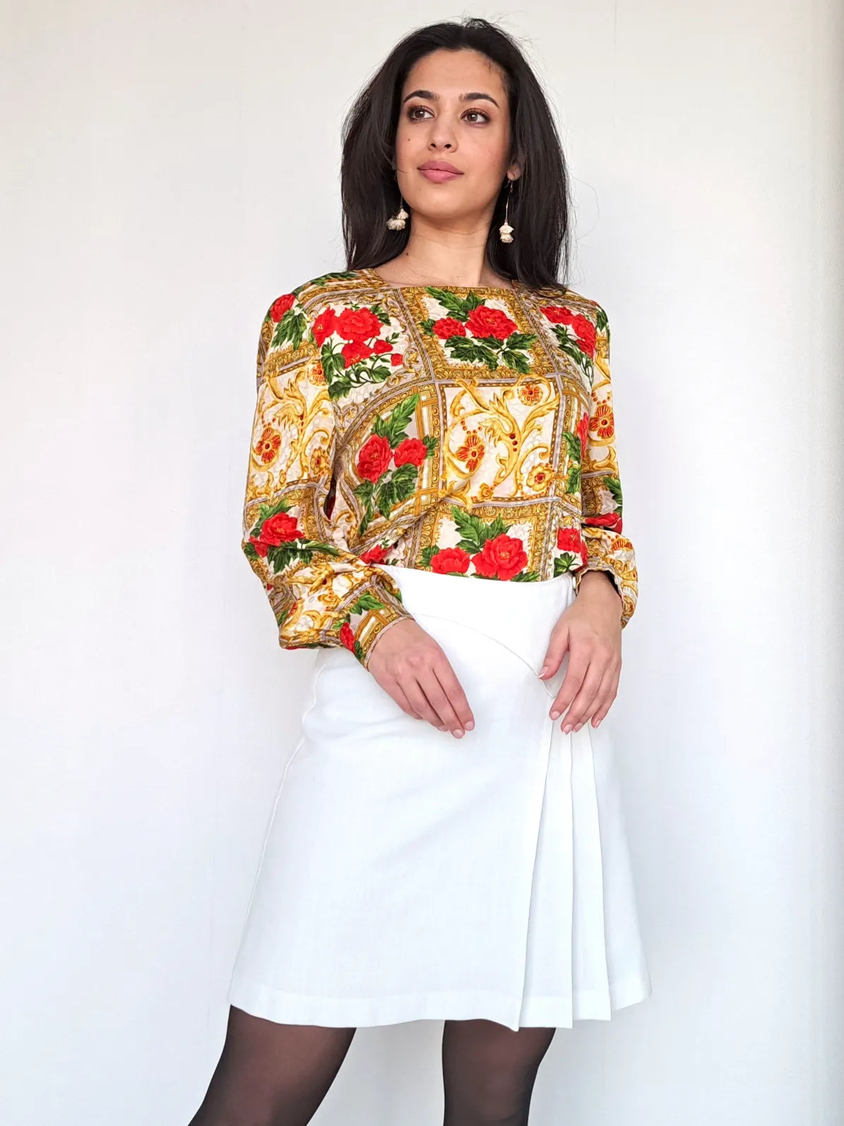 vintage blouse met gouden en rode opdruk