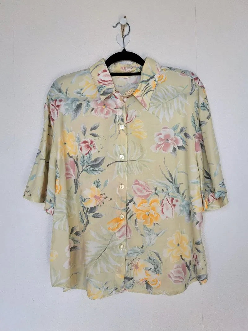 Vintage blouse spring essential | XXL