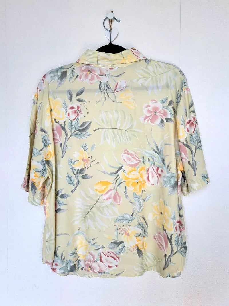 Vintage blouse spring essential | XXL
