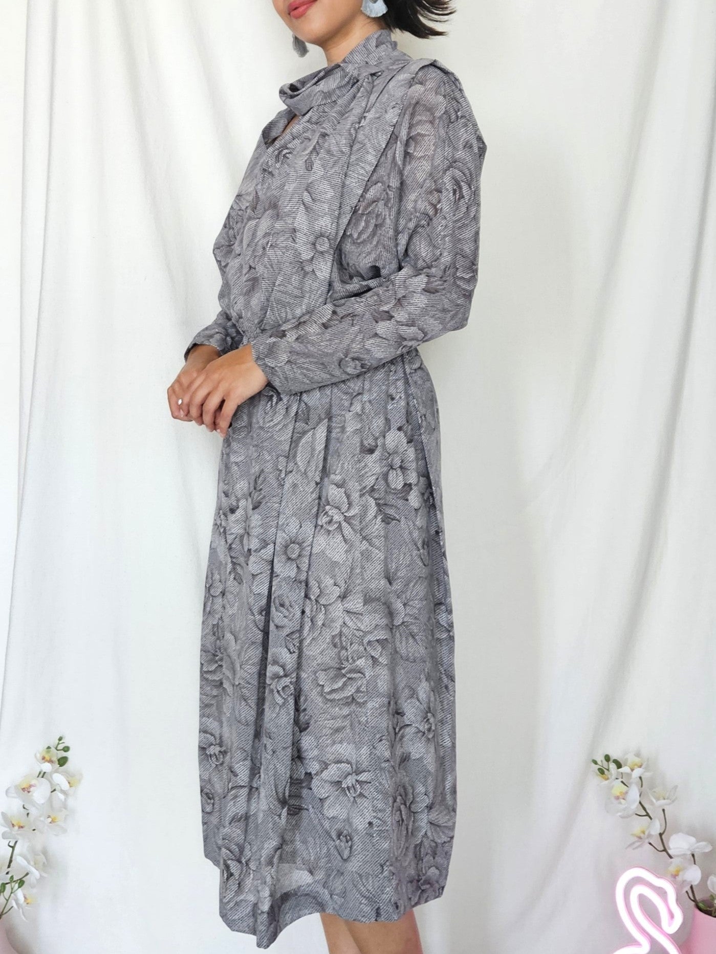 Grijze vintage jurk met bloemenpatroon en pussy bow | XL