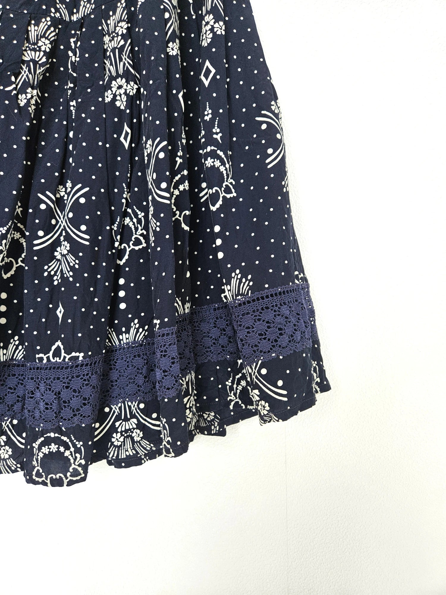 Korte donkerblauwe vintage rok met kant | S/M