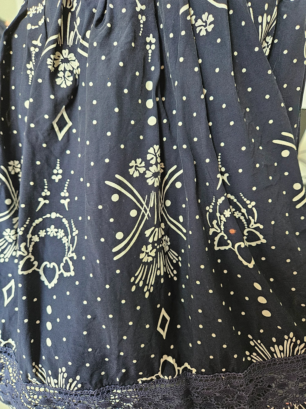 Korte donkerblauwe vintage rok met kant | S/M