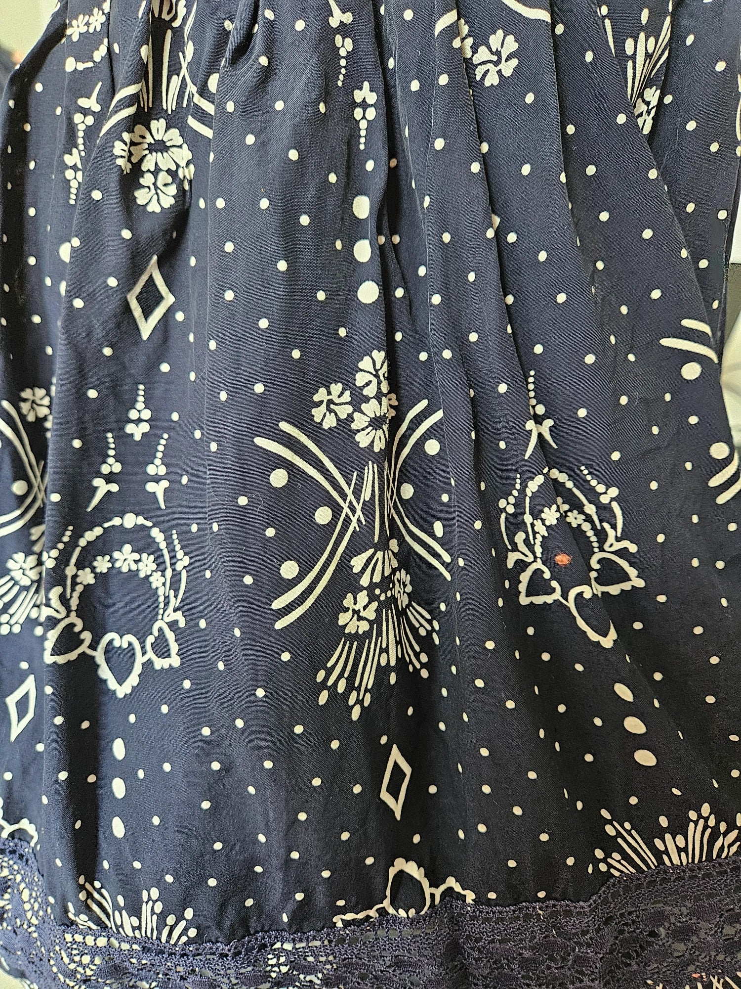 Korte donkerblauwe vintage rok met kant | S/M