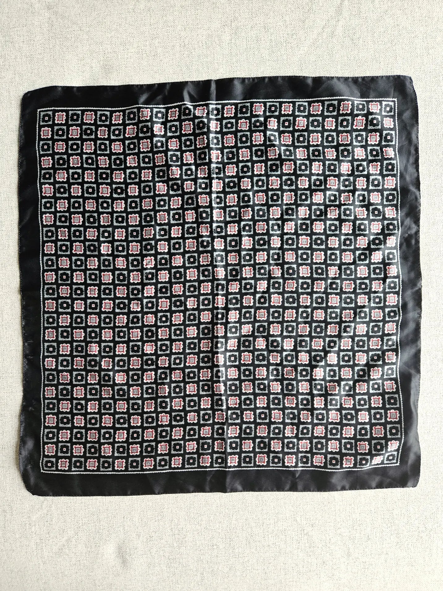 Vintage sjaaltje Satin Flowers