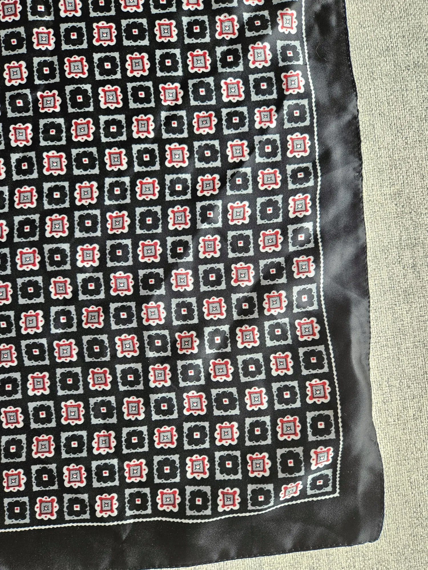 Vintage sjaaltje Satin Flowers