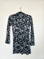 Lichtblauwe vintage top met zwarte bladeren | XS