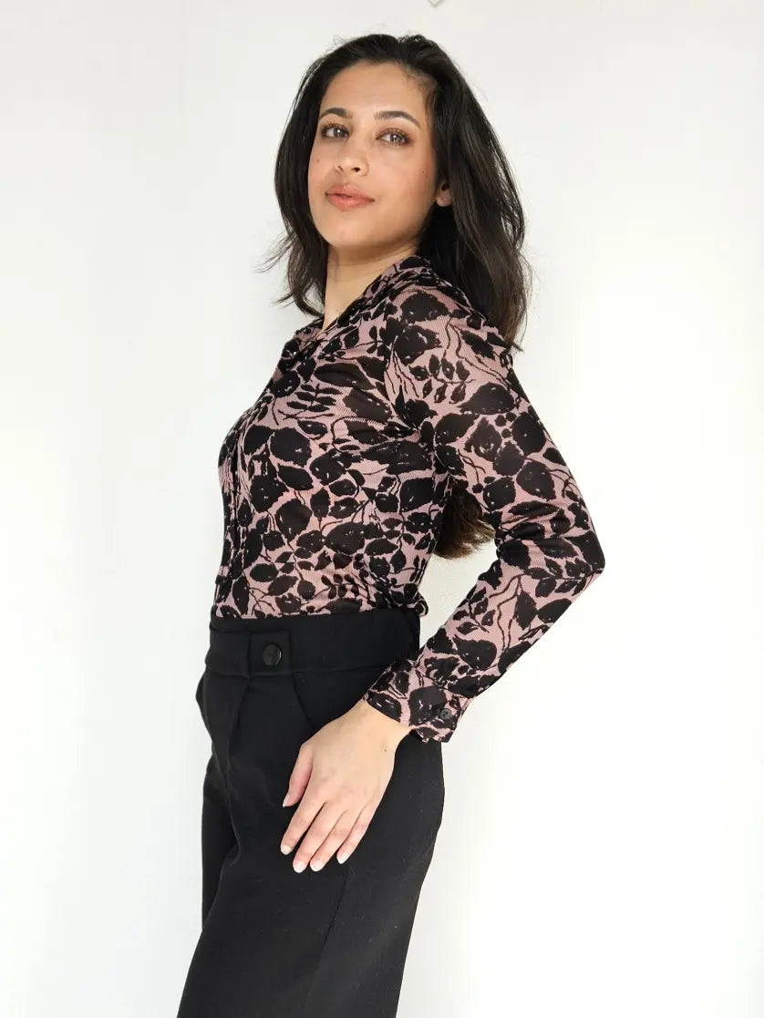 Lichtroze vintage top met zwarte bladeren | XS