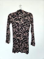 Lichtroze vintage top met zwarte bladeren | XS